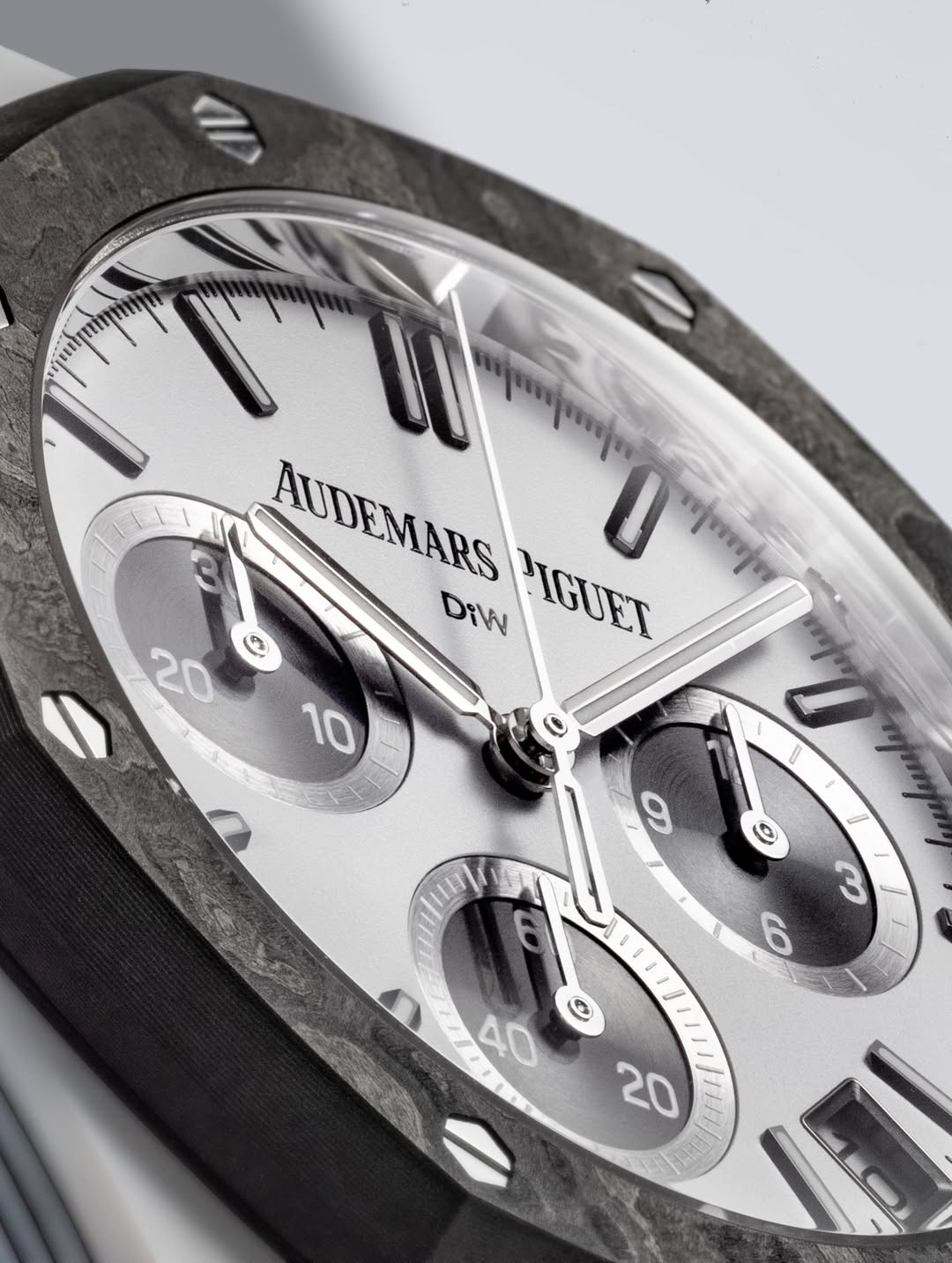 Audemars Piguet ROC 26240 CarboQuartz "BLACK & WHITE" 愛彼 皇家橡樹計時碼錶 26240 石英纖維 | WORLDTIMER